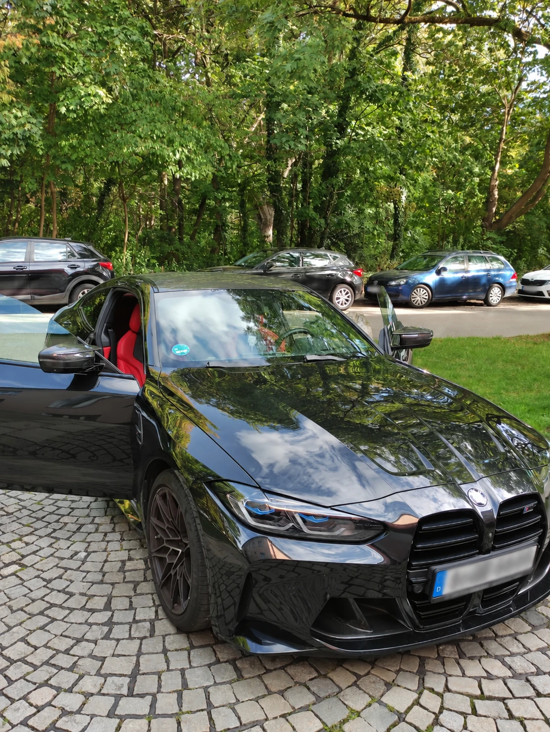 BMW M4 Competition M xDrive: Einbauansicht 1